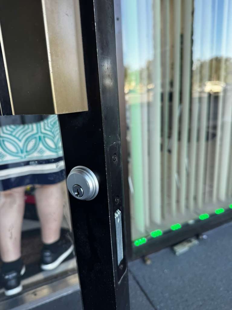 Emergency Locksmith Services commercial lock 1
