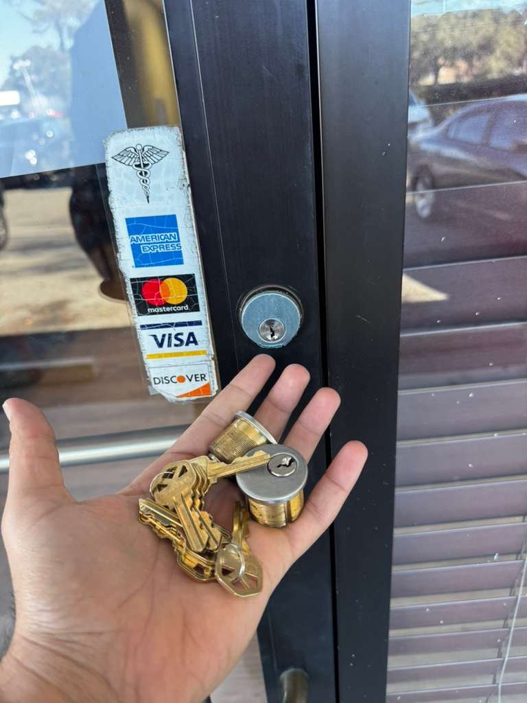 key duplication commercial lock replacement