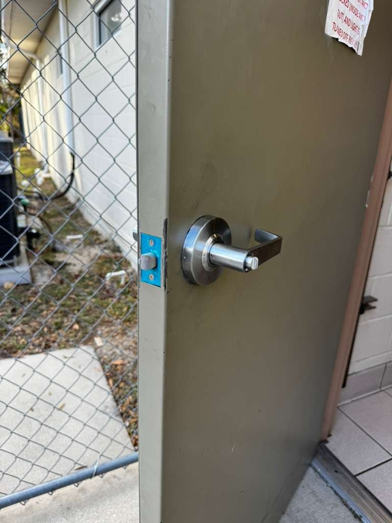 commercial lock replacement